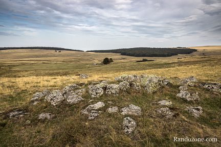 Paysage d'Aubrac sous les nuages