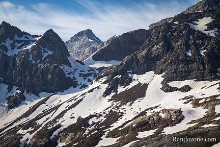 Casque du Marboré et sentier qui monte vers le refuge de la Brèche