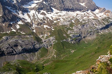 Une partie de la Brèche de Roland et le Taillon depuis le pic de la Pahule
