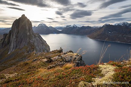 Segla et le fjord en descendant de Hesten