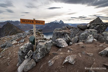 Au sommet de Hesten en Norvège