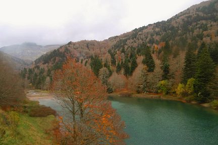 Lac d'Anglus et bois de Sansanet 