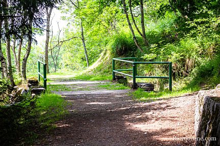 Sentier facile au dessus du village de Barèges