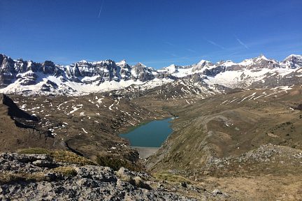 Depuis le pico Pacino, embalse d'Escarra et au fond la sierra Partacua