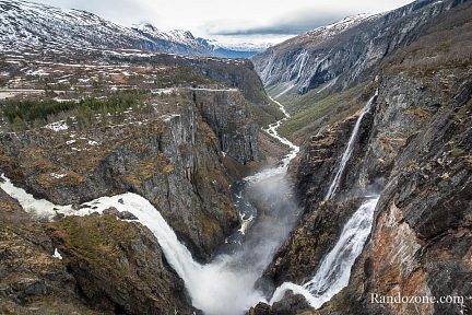 Cascade Vøringfossen depuis le plateau