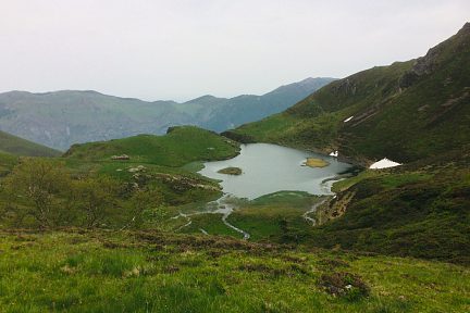 Lac d'Aygue Rouye depuis la crète du liset de Hount Blanque