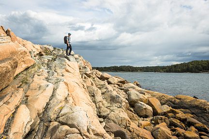 Randonnée le long de la mer en Suède