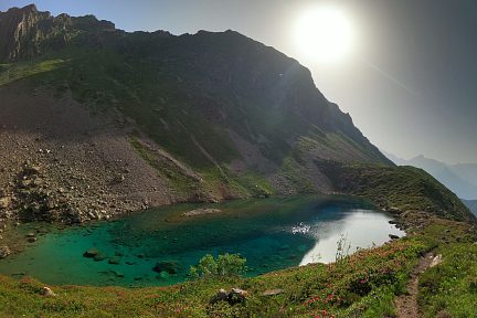 Eaux vertes du lac d'Antarrouyes