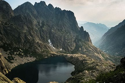 Lac de Capitello depuis le sentier du GR 20 en Corse