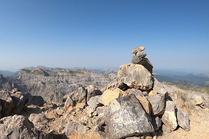 Cairn au sommet du pic d'Anie