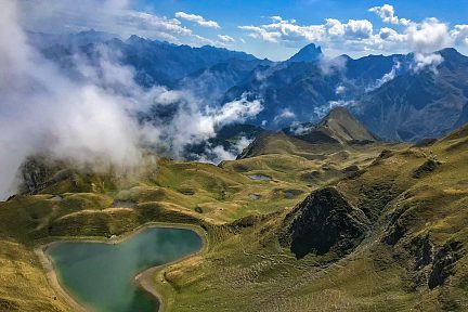 Lac du Montagnon d'Iseye depuis le pic