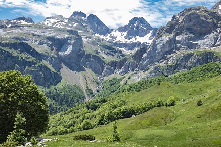 Non loin du lac d'Estaens, en juin, vue 1