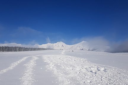 randonnée raquette dans le cirque de la Fontaine Salée au puy de Sancy