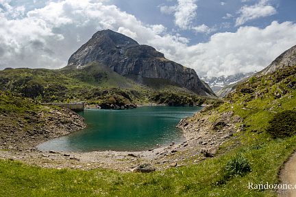 Barrage des Gloriettes et son lac en mai 2023