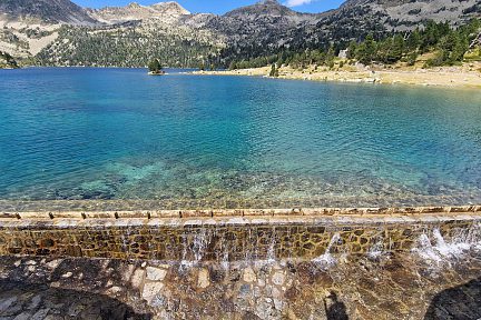 Au bord du lac d'Aubert et son superbe panorama