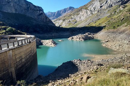 Lac des Gloriettes avec un niveau très bas