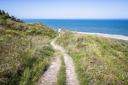Randonnée le long de la mer dans le nord du Danemark
