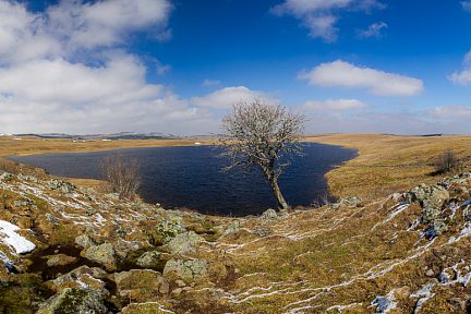 Panoramique de 9 photo au lac de Saint Andéol en Lozère