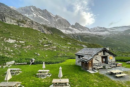 Depuis une fenêtre du refuge de la Glière en Vanoise
