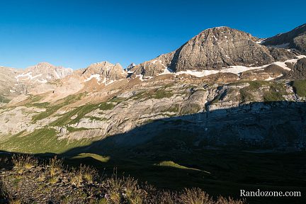 Vue sur le Taillon et la vallée de Gavarnie depuis la piste qui monte à Boucharo