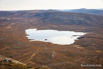 Lac Tashkaljärvi depuis le sommet de Saana