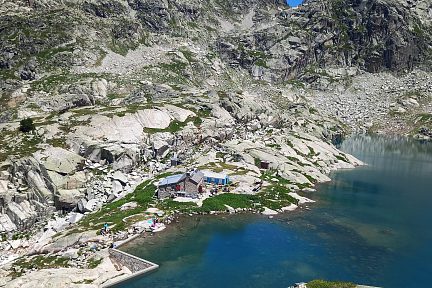 Lac d'Arrémoulit et son refuge