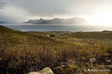 Vue sur la mer depuis la montée sur la piste