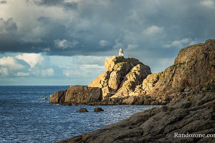 Phare dans les îles Vesteralen en Norvège