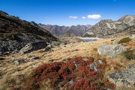 Les couleurs de l'automne rendent le paysage vraiment fantastique