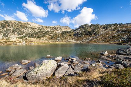 Au bord du lac Blanc dans le massif du Néouvielle