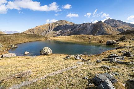Actualité : Lac du Cardal et sommet juste au dessus depuis la piste de la valle d'Ossoue