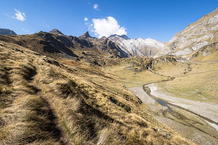 Dès le début de la randonnée, on a une superbe vue sur le massif du Vignemale
