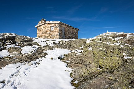 Cabane de la Vierge dans le cirque de Troumouse en novembre 2025
