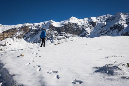 La randonnée commence avec les sommets de Troumouse en arrière plan