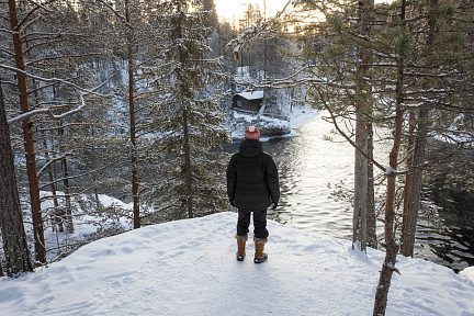 Point de vue sur l'autre cabane en vois
