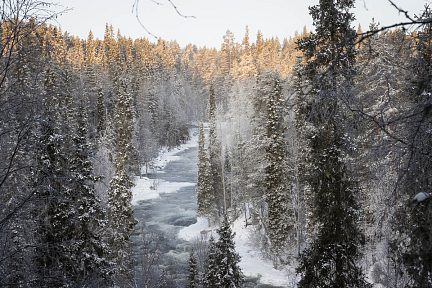 Après une petite montée on a un superbe panorama sur la rivière