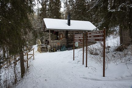 On arrive au surperbe refuge en bois