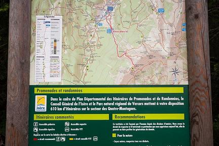 Panneau Clos de la Balme au départ de la randonnée