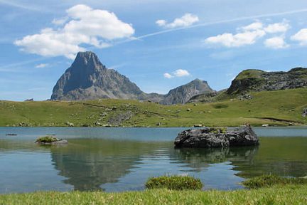 Pic d'Ossau depuis le lac de Castérau