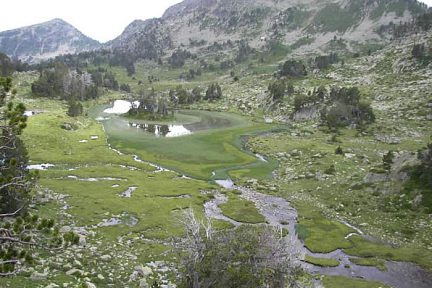 Lac de l'Ile dans le massif du Néouvielle