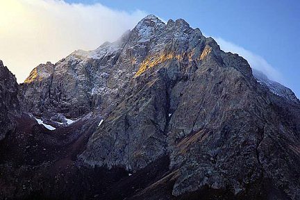Les Astazous vus depuis Gavarnie, après le village