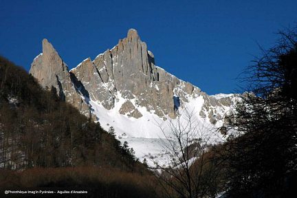 Aiguilles d'Ansabère avec de la neige