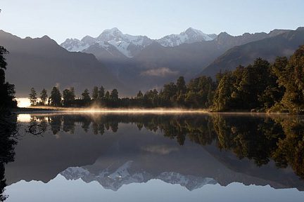 Reflets du Mont Cook sur le lac Matheson