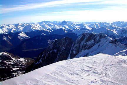 Au sommet du pic d'Anie vers l'Ossau en hiver