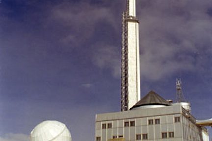 Antenne et coupole du pic du Midi de Bigorre