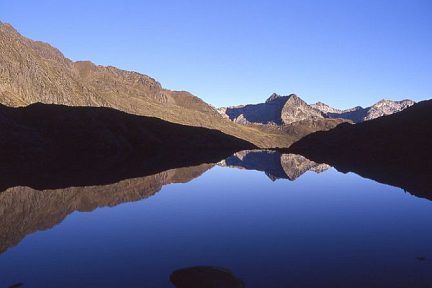 L`étang du Pinet (2224 m) encore endormi...