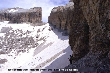 Brèche de Roland depuis le pas des Isards