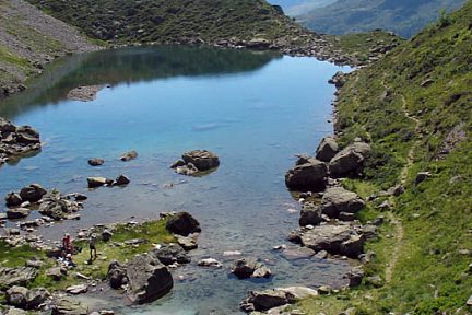 Lac d'Antarrouyes à l'eau limpide