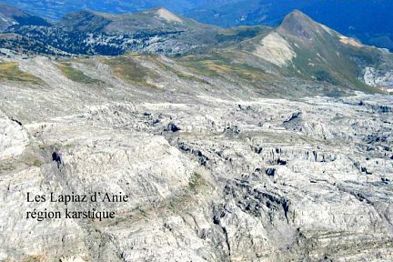 Le Pic d'Arlaz et les Lapiaz d'Anie