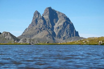 Pic d'Ossau depuis le lac d'Anayet Espagne